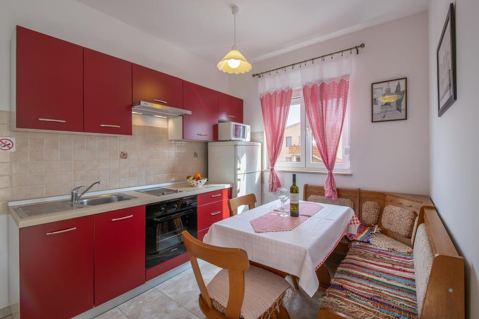 Coffee/tea facilities, Dining area, minibar, pet friendly, stove, toaster, kitchen