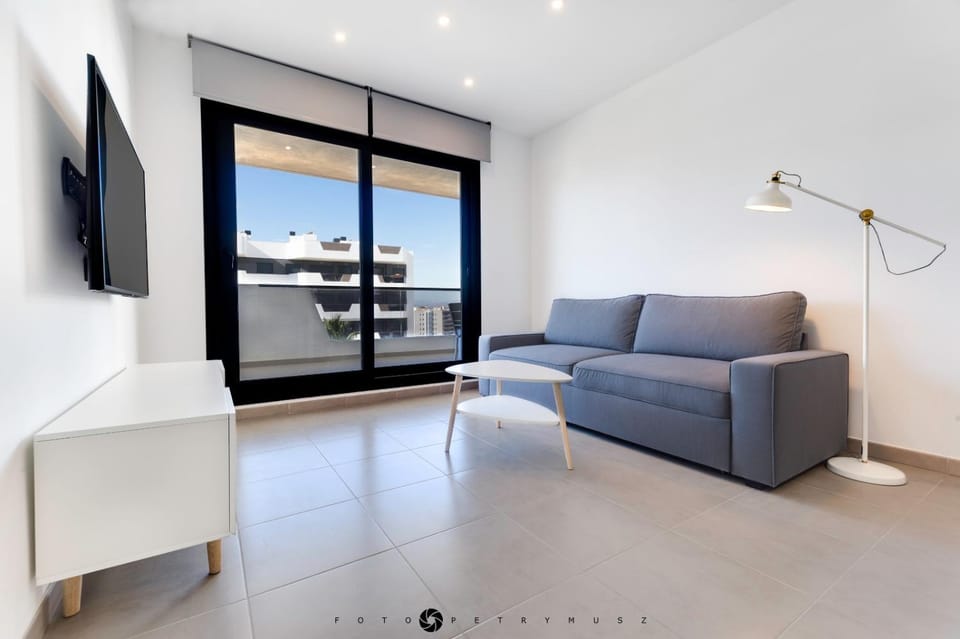 TV and multimedia, Living room, Seating area, Evening entertainment