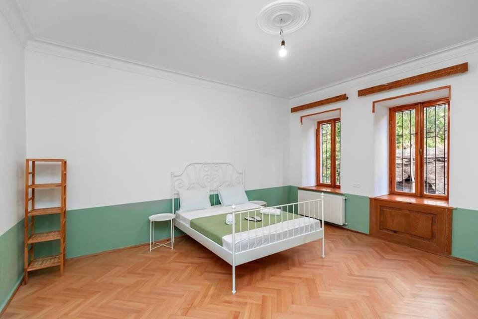 Cozy 2BR Apt in Sololaki Tbilisi - By Wehost Apartment in Tbilisi, Georgia