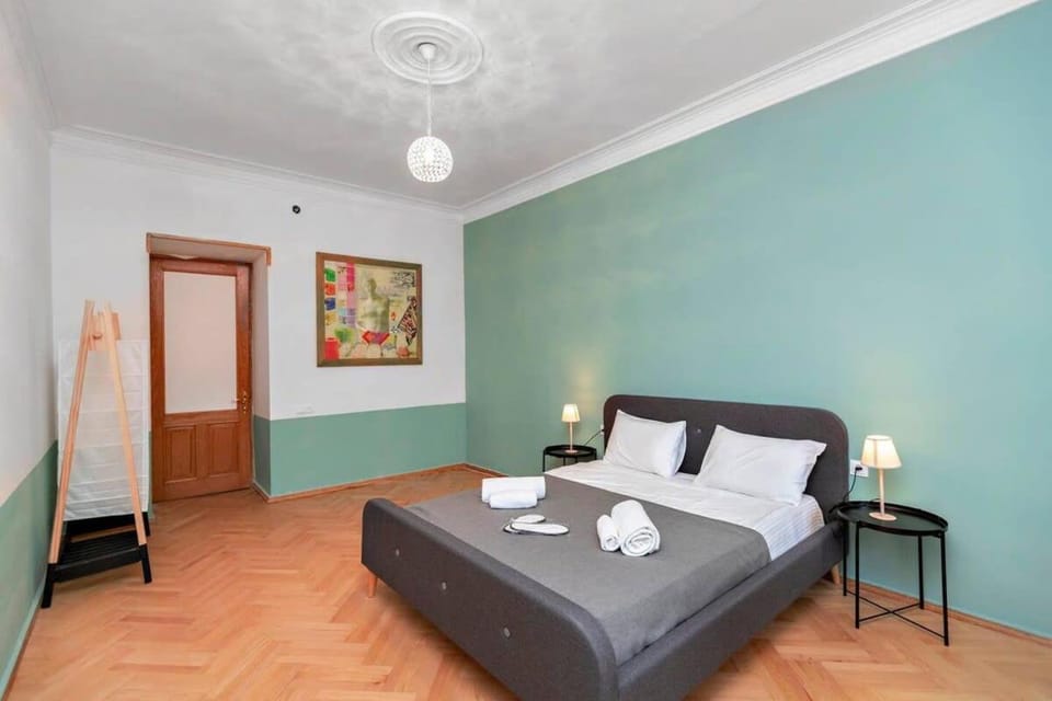Cozy 2BR Apt in Sololaki Tbilisi - By Wehost Apartment in Tbilisi, Georgia