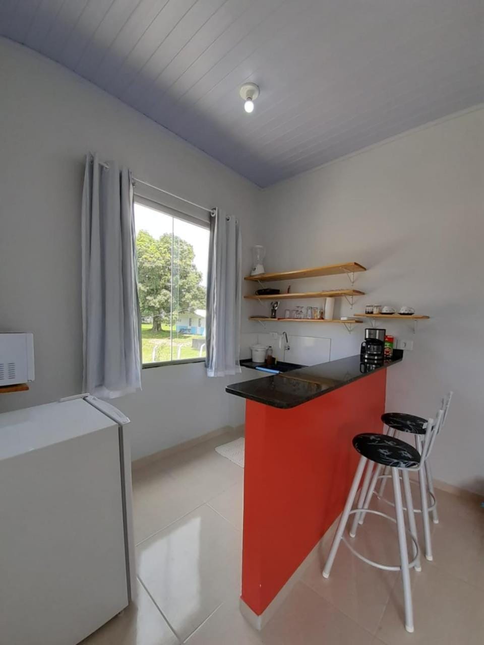 Kitchen or kitchenette, Dining area, minibar