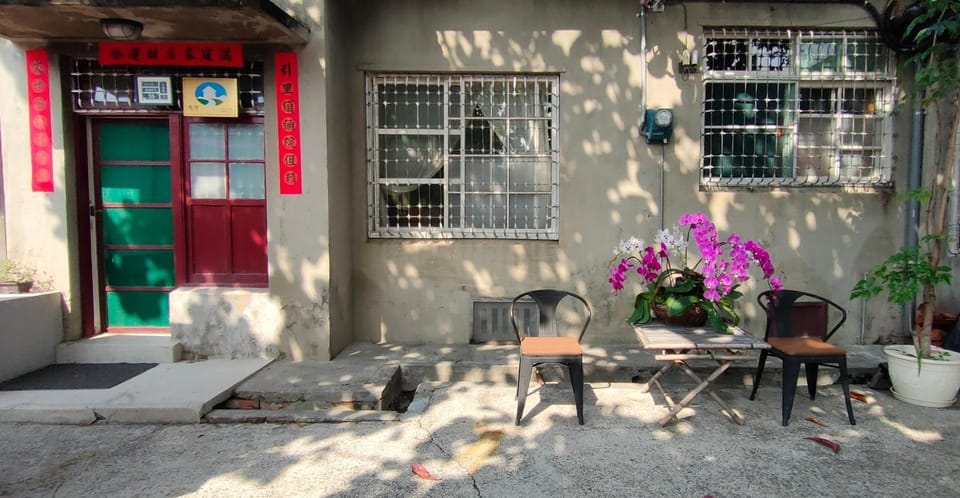Patio, Day, Inner courtyard view