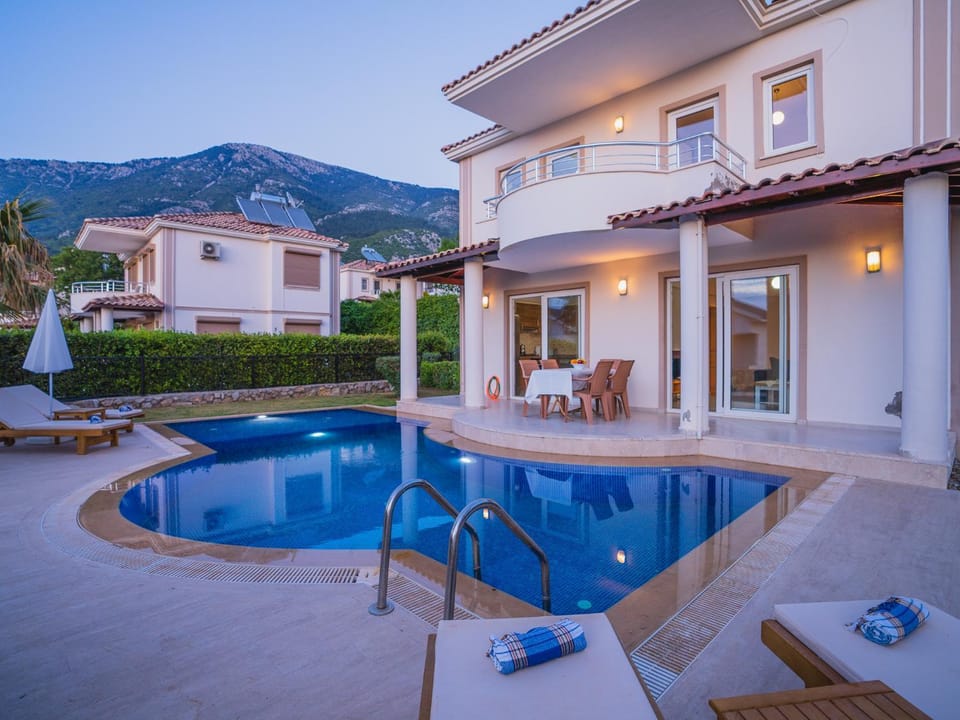 Property building, Mountain view, Pool view, sunbed