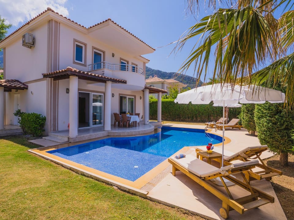 Property building, Garden, Mountain view, Pool view, sunbed
