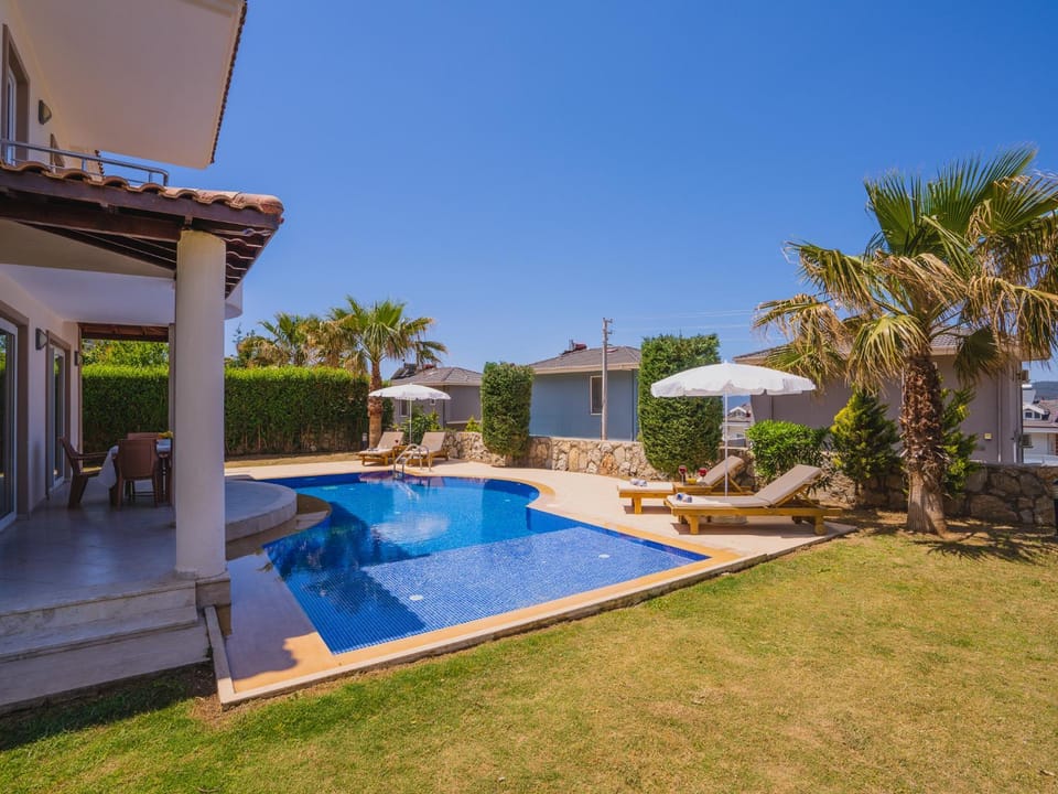 Property building, Garden view, Swimming pool, sunbed