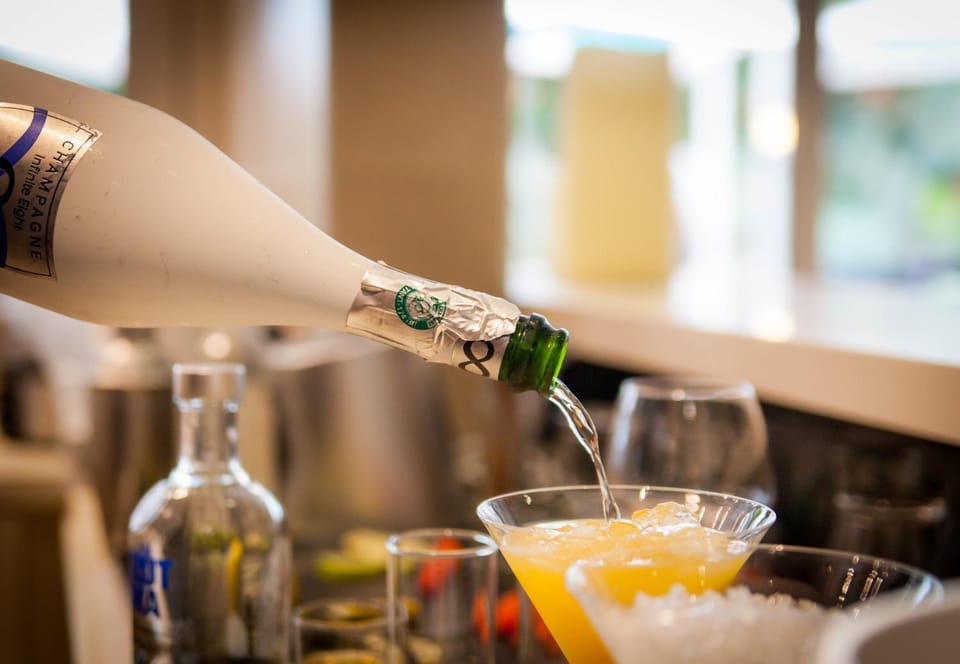 Living room, Lounge or bar, Food and drinks, Food, Drinks, Alcoholic drinks, Seasons