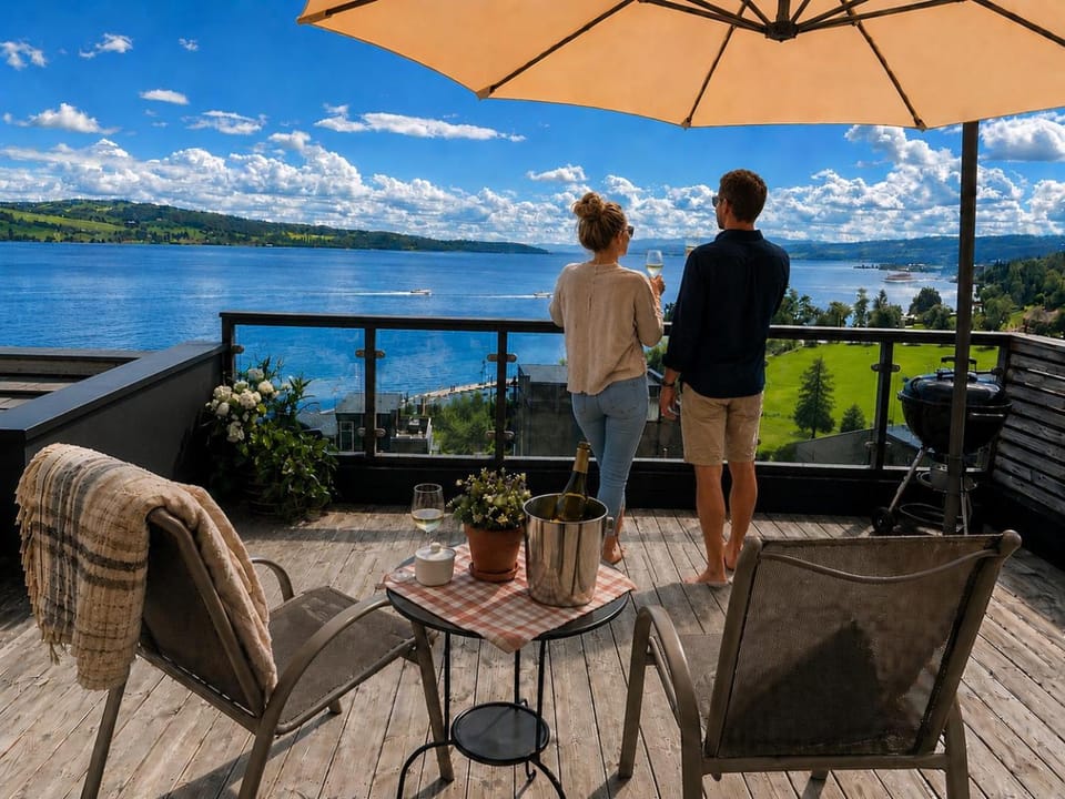 View (from property/room), Balcony/Terrace, Lake view