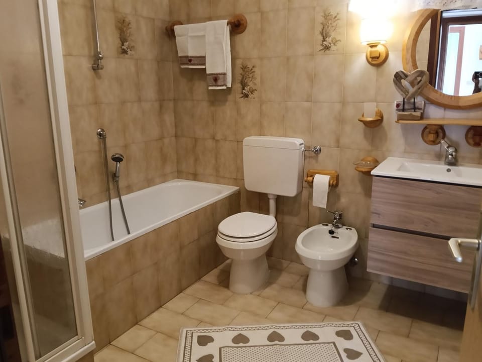 Bathroom, Living room