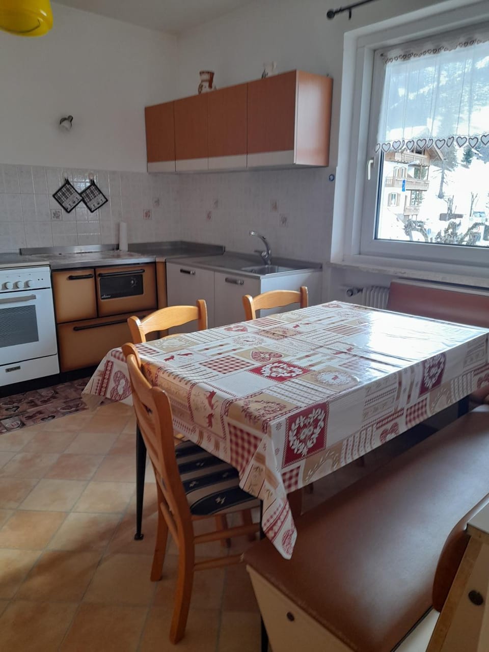 Property building, Kitchen or kitchenette, Living room