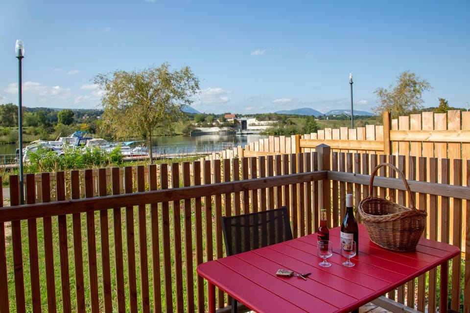 Natural landscape, Balcony/Terrace, Lake view, River view