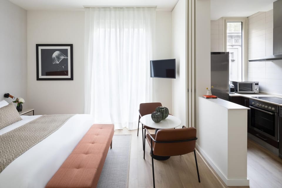 Bedroom, kitchen