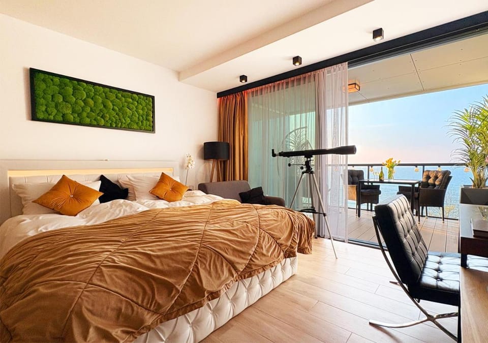 Bed, Balcony/Terrace, Photo of the whole room, Sea view