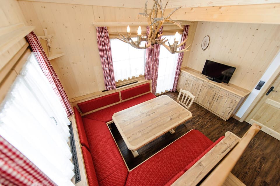 Living room, Photo of the whole room, Seating area, Dining area