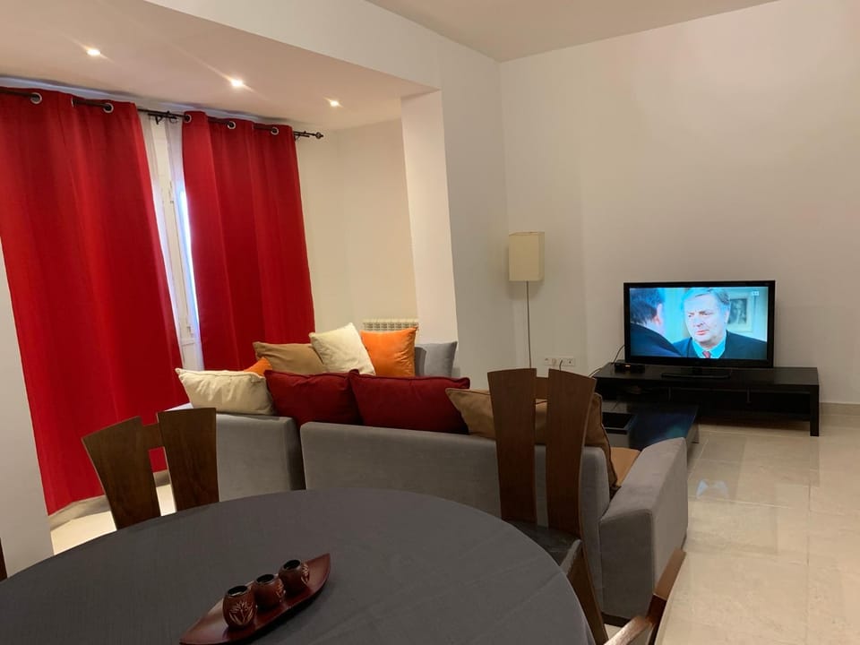 Charmant appartement pour famille uniquement en résidence à Oran Gambetta Apartment in Oran