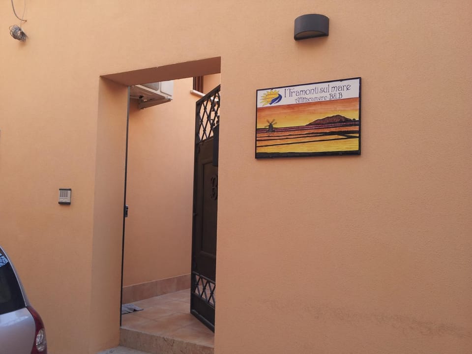 Facade/entrance, Facade/entrance