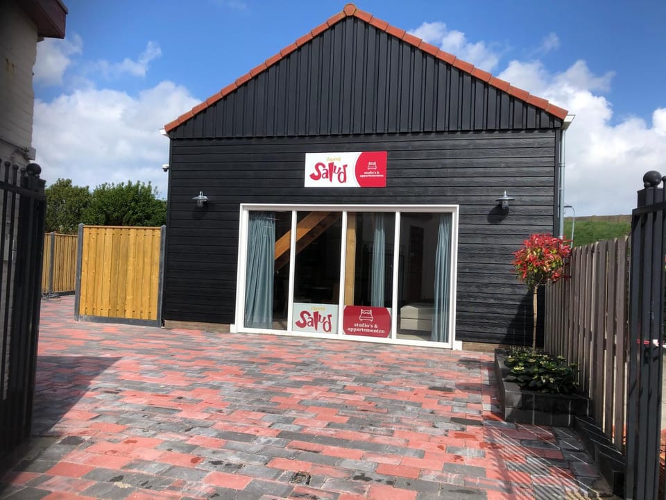 Property building, Facade/entrance, Property logo or sign