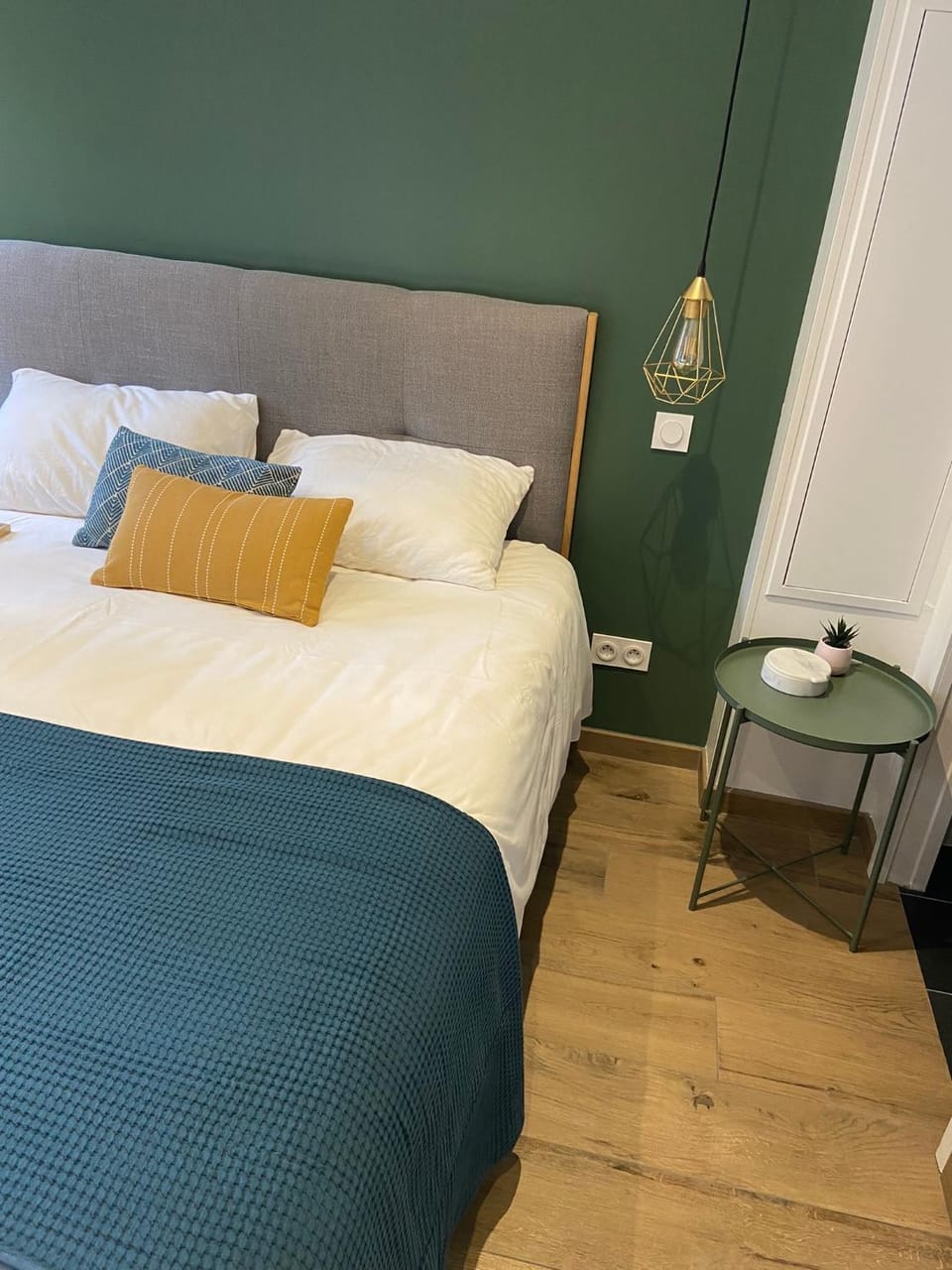 "Une Pause au Vert" Studio 2 personnes Bed and Breakfast in Provence-Alpes-Côte d'Azur