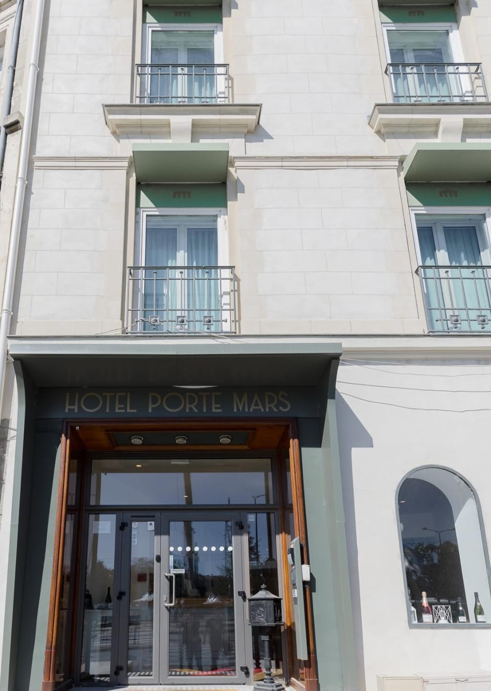 Property building, Facade/entrance