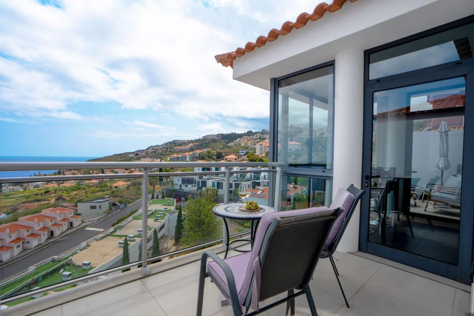 Penthouse Paradisus - pool&sea view by LovelyStay Apartment in Caniço