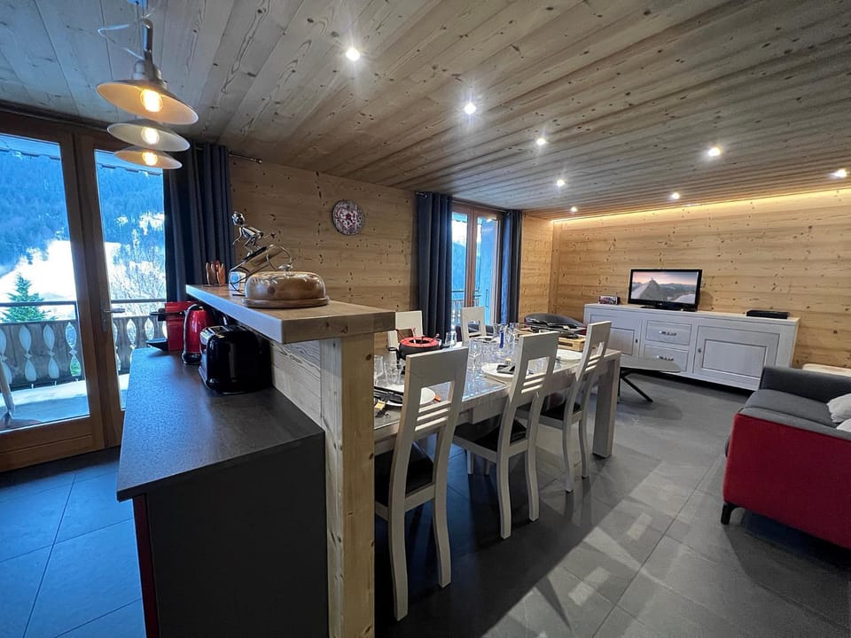 TV and multimedia, Living room, Dining area