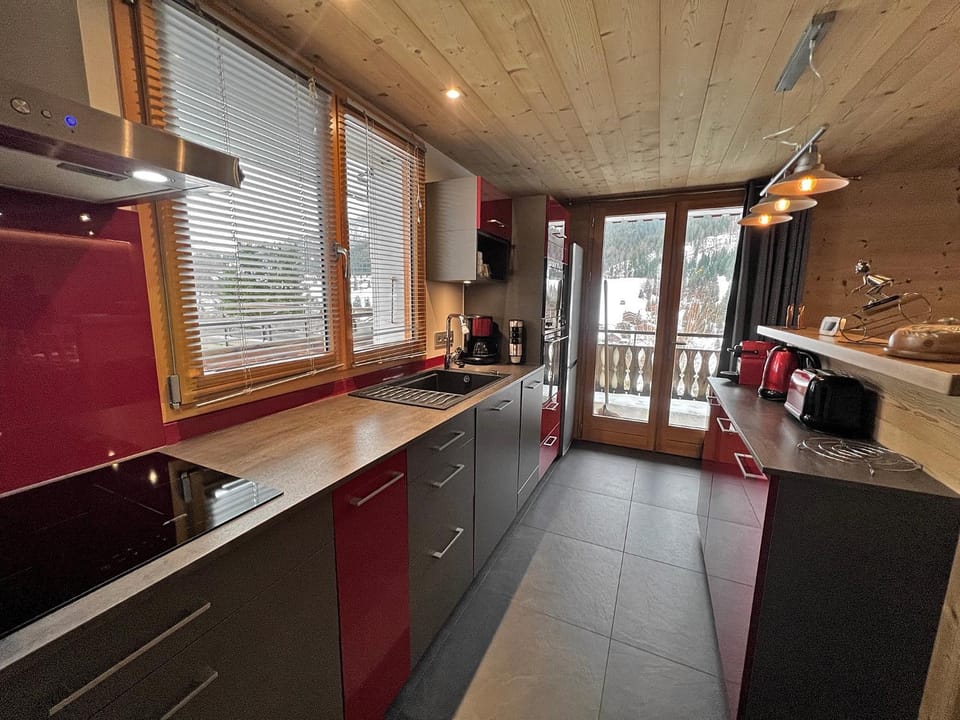 Kitchen or kitchenette, Dining area, dishwasher, minibar, pet friendly, stove