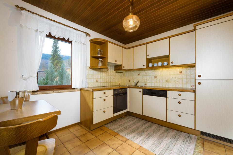 Kitchen or kitchenette, Communal kitchen