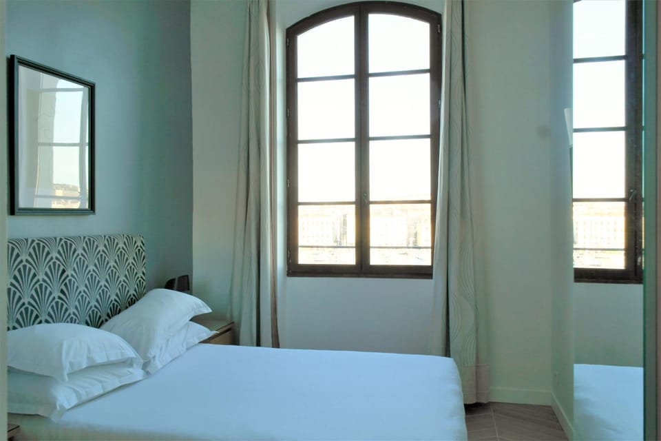 Bed, Photo of the whole room, Bedroom, City view, Sea view