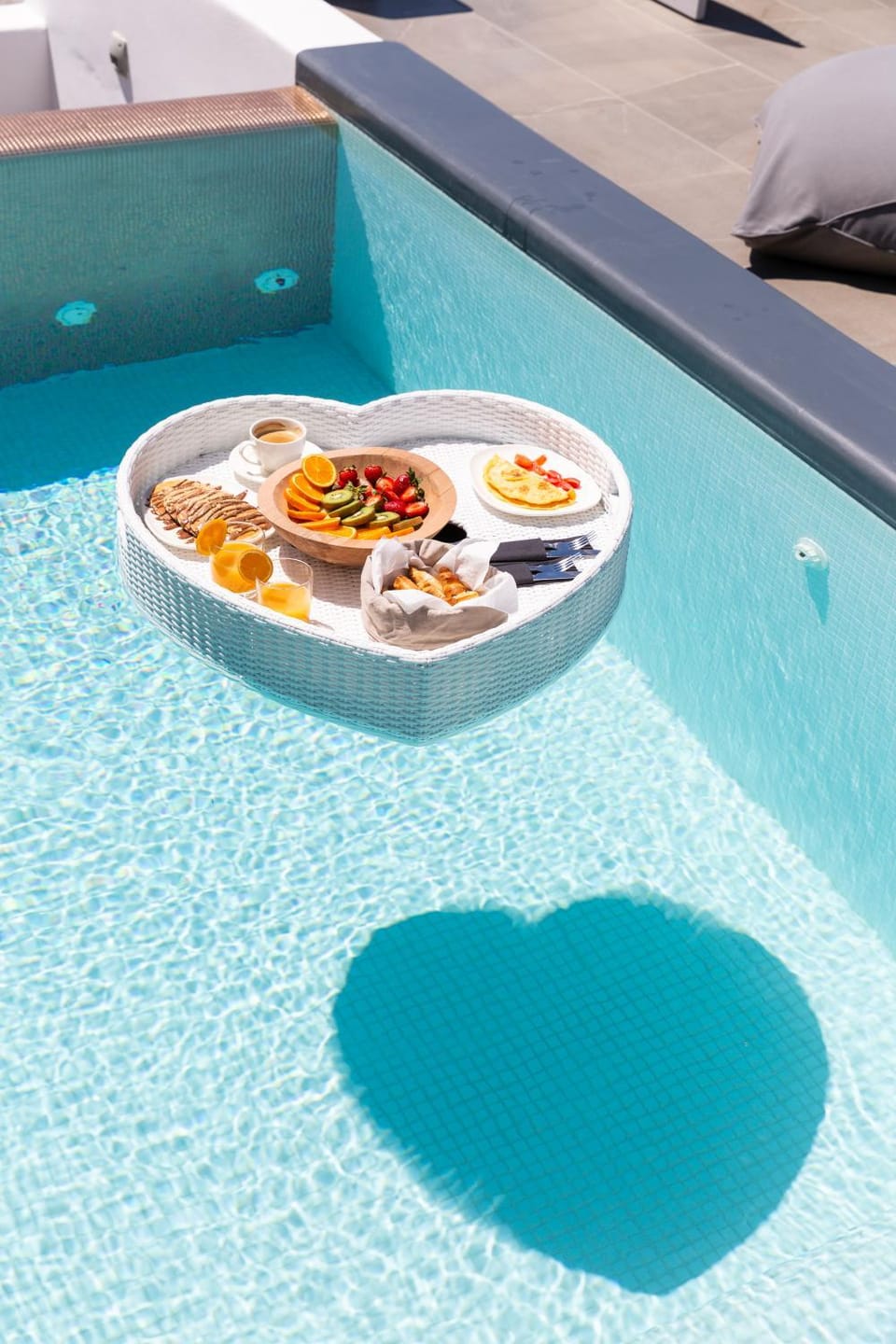 Swimming pool, Breakfast