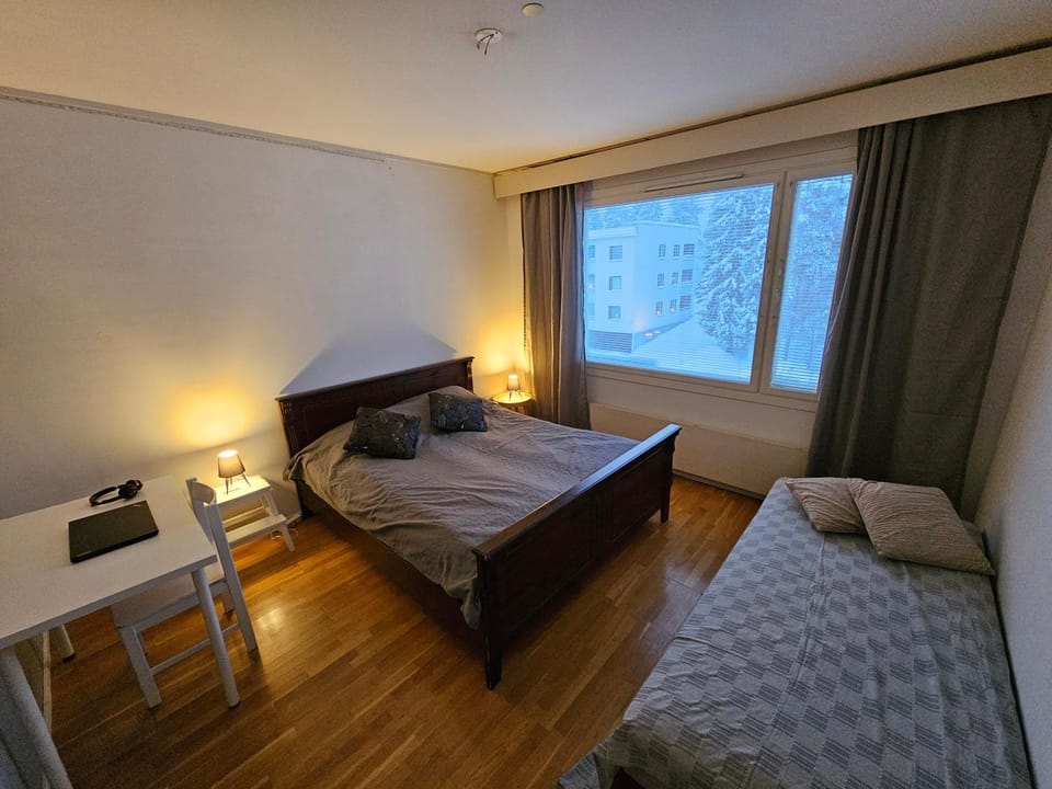 Bed, Bedroom, hair dresser