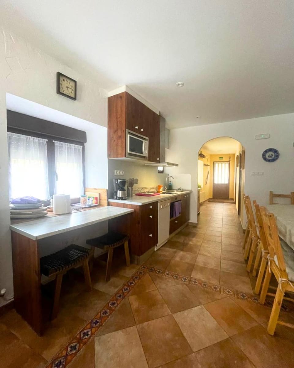 Kitchen or kitchenette, Dining area, oven, pet friendly, stove