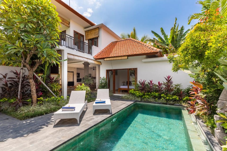 Property building, Pool view, Swimming pool, Swimming pool