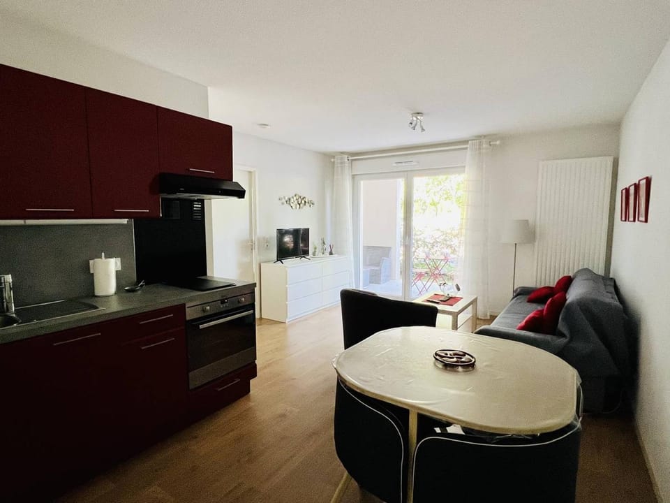 T2 Confort, 4 pers, Terrasse, Parking privé à Hasparren - FR-1-495-84 Apartment in French Basque Country