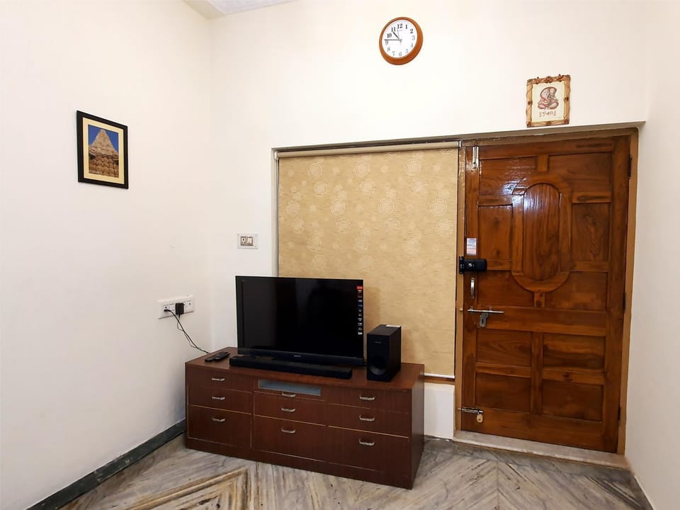Communal lounge/ TV room, TV and multimedia