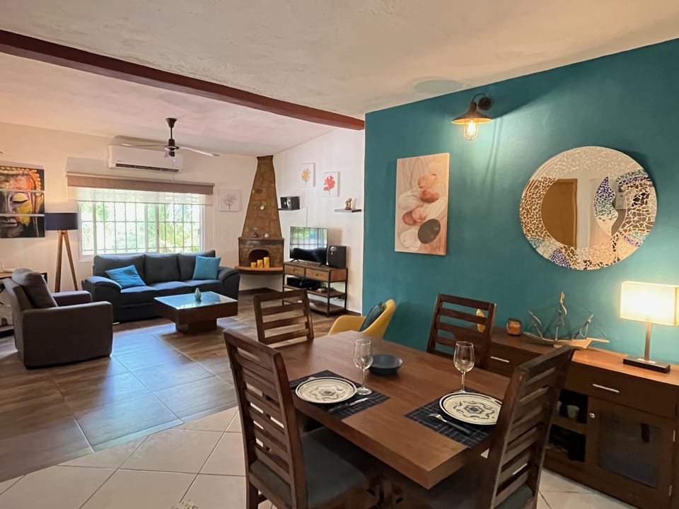 Living room, Decorative detail, Dining area