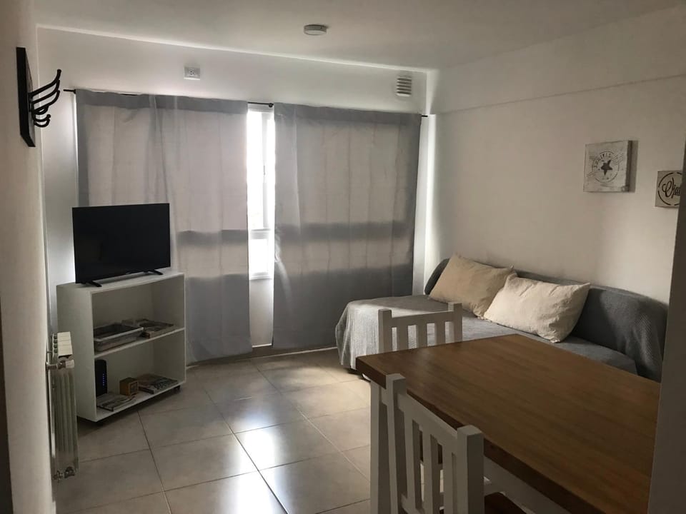 Dto Barrio Universitario II , wifi y cochera-Check in express-Pet friendly-Alvarado 800 1 piso- Apartment in Bahía Blanca