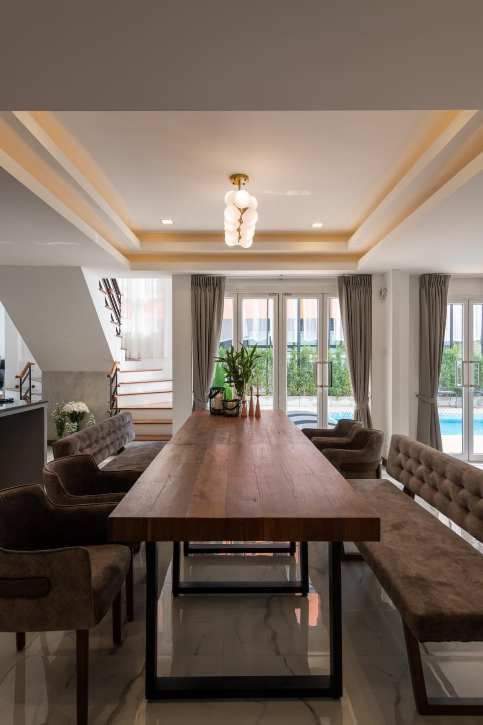 Restaurant/places to eat, Living room, Seating area, Dining area