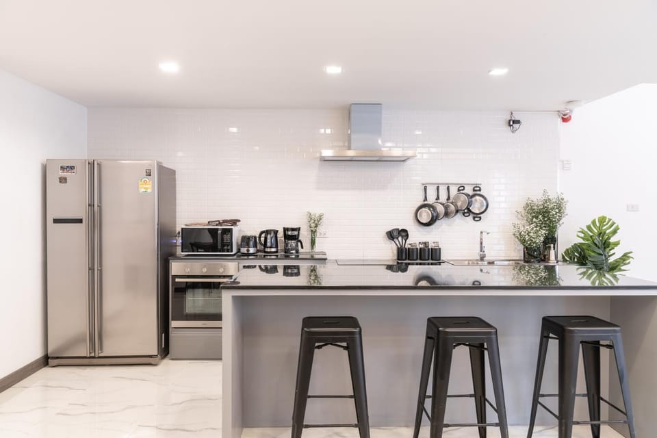 Restaurant/places to eat, Coffee/tea facilities, Kitchen or kitchenette, Dining area, Communal kitchen