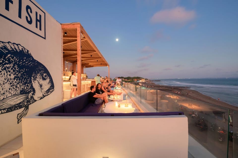 Restaurant/places to eat, Lounge or bar