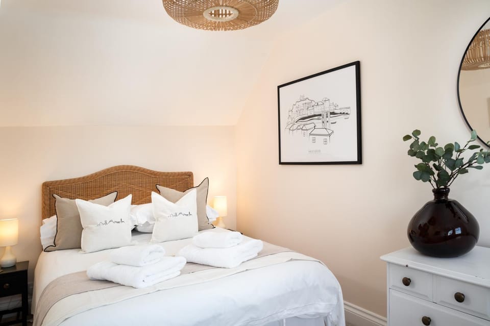 Stylish Two Bedroom Cottage - In Town Centre Apartment in Saint Ives
