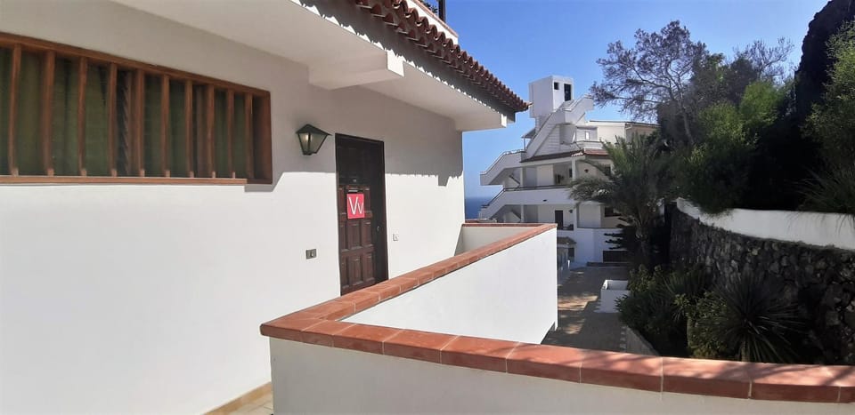 Patio, Facade/entrance