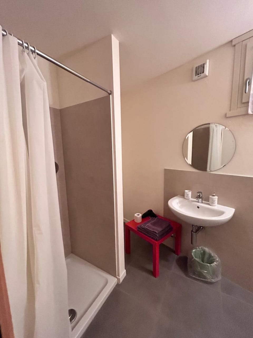 Shower, Bathroom, towels
