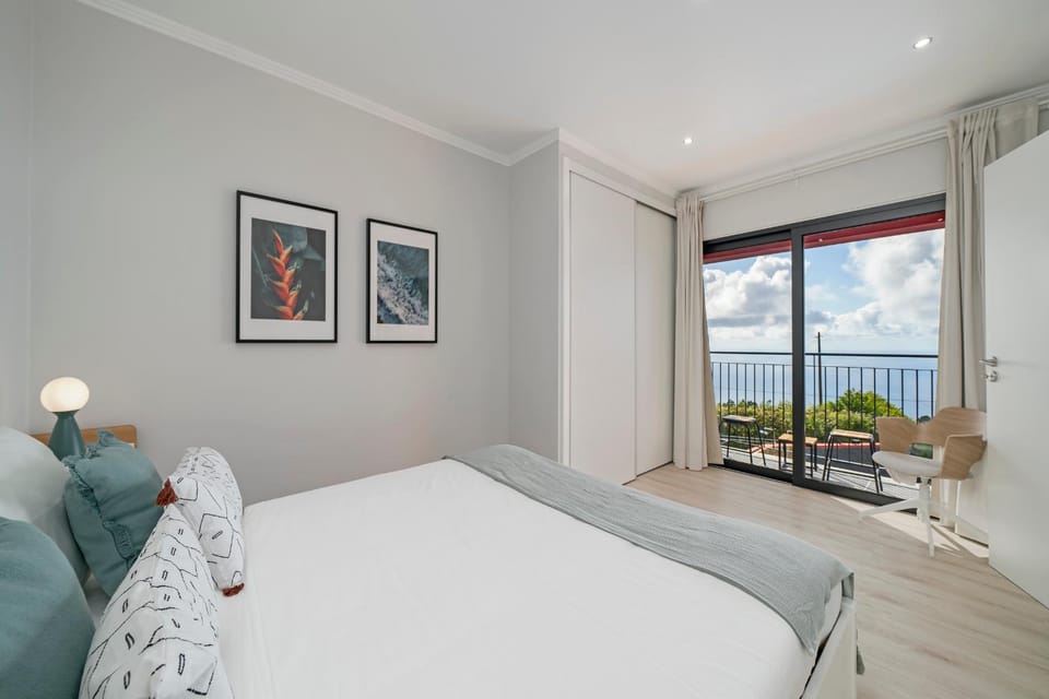 Bed, Balcony/Terrace, Photo of the whole room, Bedroom, Sea view