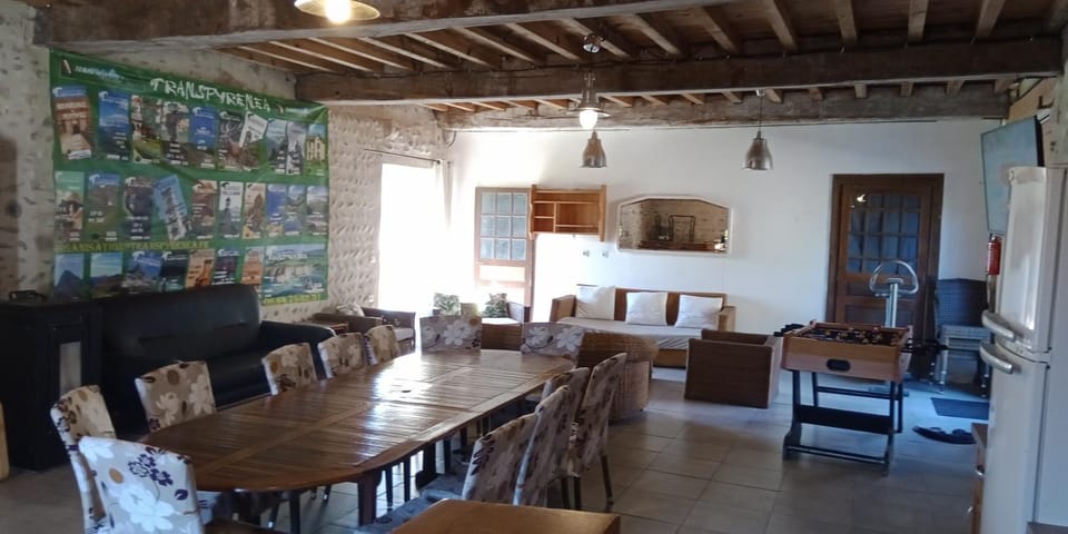 TV and multimedia, Kitchen or kitchenette, Living room, Seating area