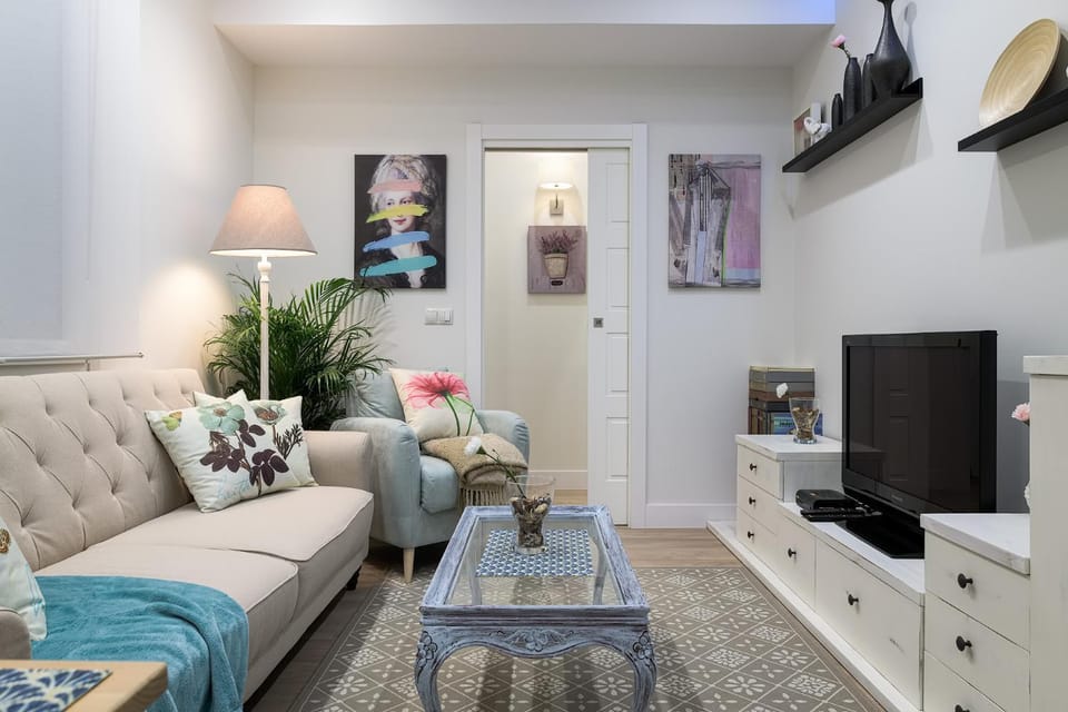 TV and multimedia, Living room, Lounge or bar