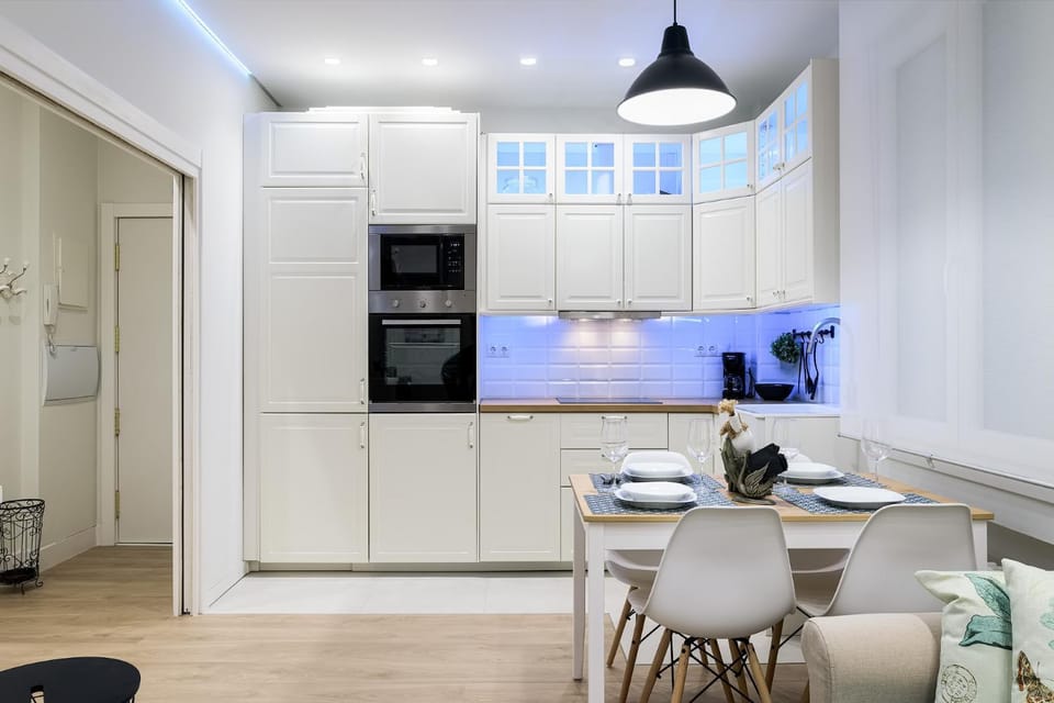 Kitchen or kitchenette, Dining area