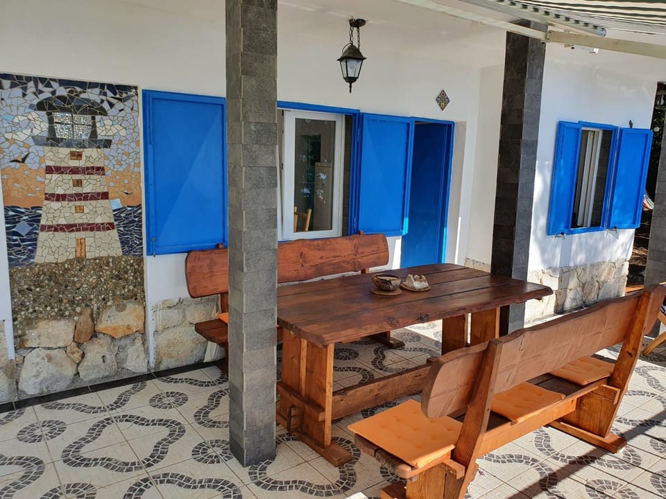Patio, Facade/entrance, Decorative detail, Dining area