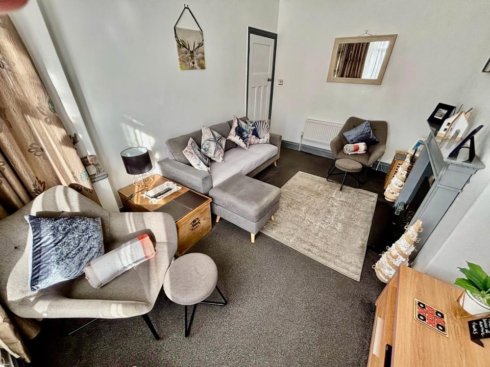 Entire holiday home in Blackpool with free parking and a private patio garden House in Blackpool