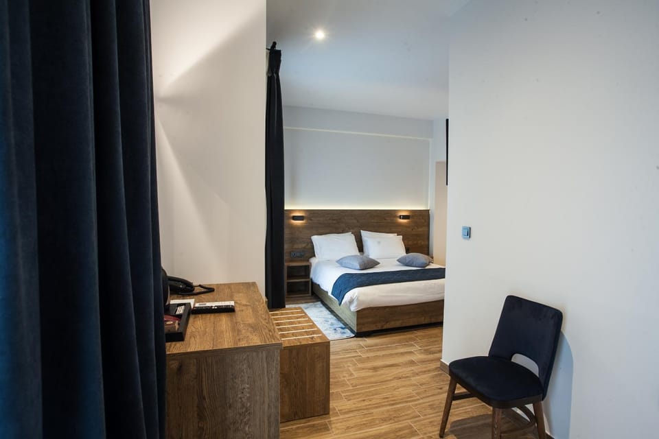 Property building, Bed, Photo of the whole room, Bedroom