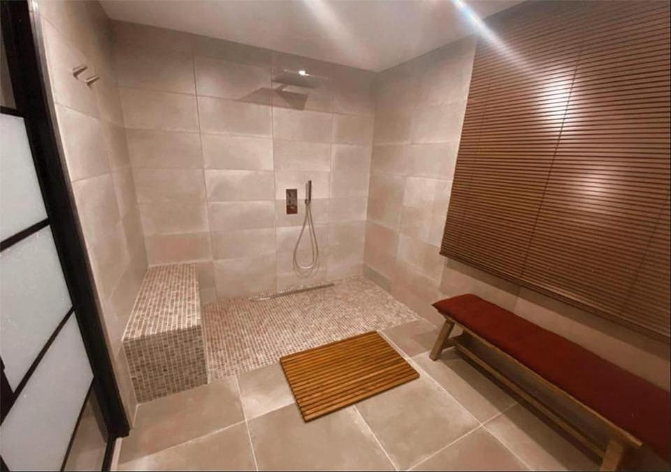 Shower, Bathroom, towels