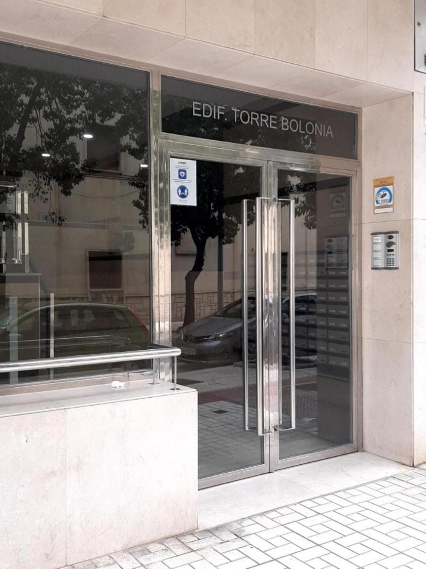 Facade/entrance
